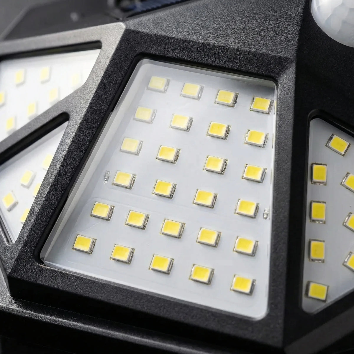 Solarux – Lampe solaire murale de sécurité extérieure